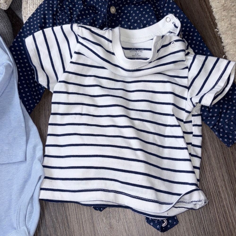 Bundle of 6 9 month outfits carters and more - Picture 6 of 12